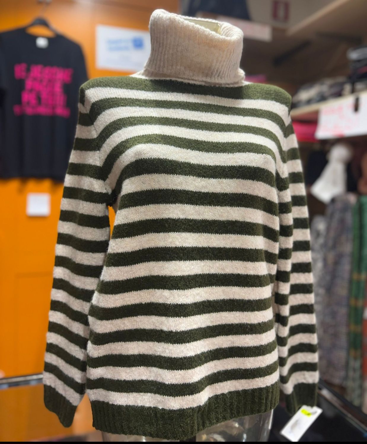 DOLCEVITA CON MOTIVO RIGATO - ELEGANZA QUOTIDIANA