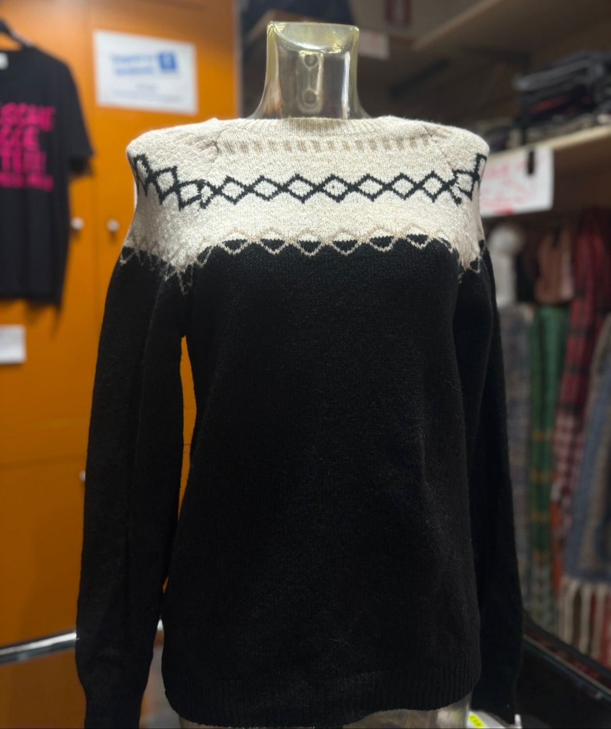 MAGLIA CON MOTIVO JACQUARD - RAFFINATA SEMPLICITÀ