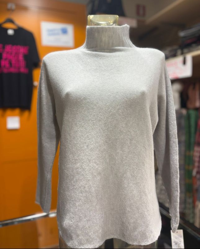 LUPETTO DONNA IN LANA MORBIDA – COMFORT RAFFINATO