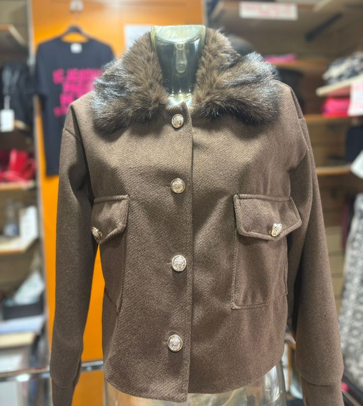 GIUBBOTTO IN PANNO CON COLLO IN ECO PELLICCIA – ELEGANZA INVERNALE