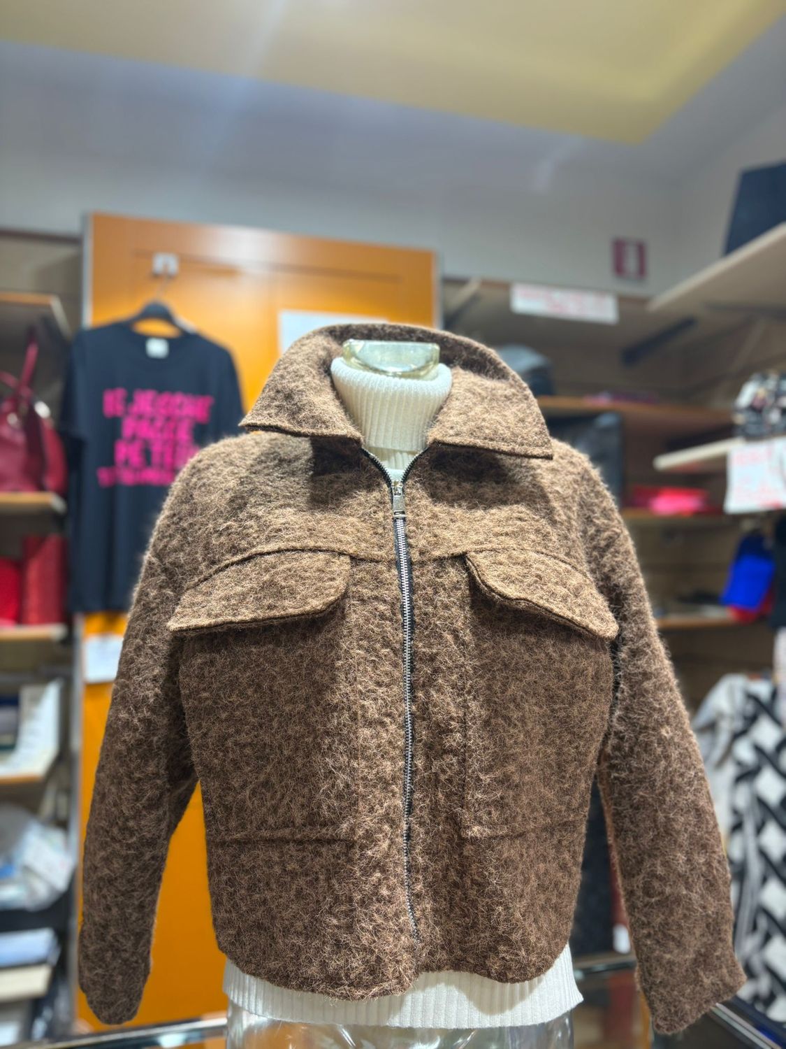 GIUBBINO IN LANA COTTA MODELLO CORTO — TRENDY AVVOLGENTE