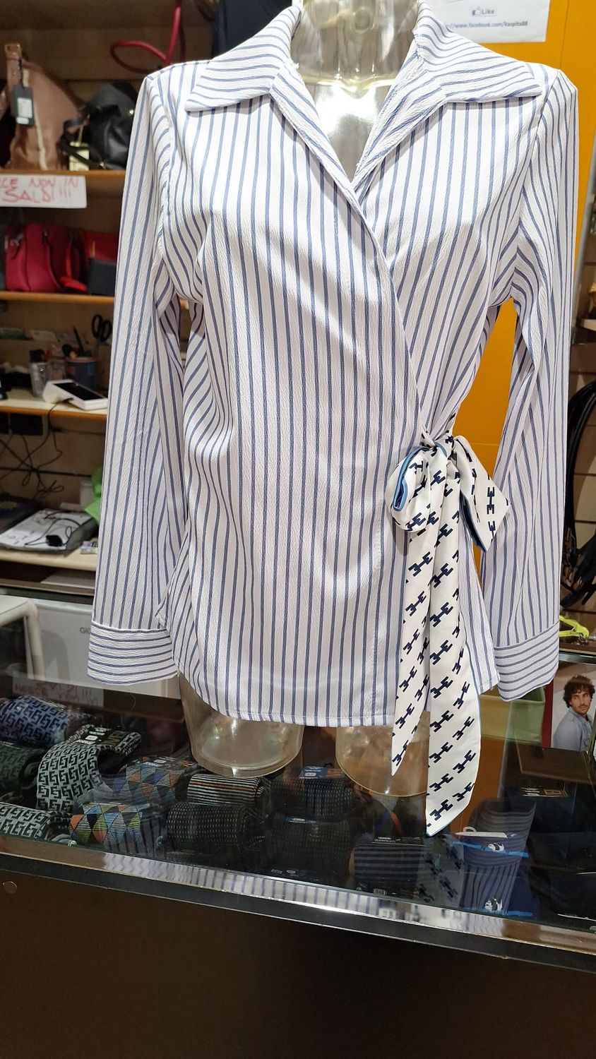 CAMICIA RIGATA - FOULARD LATERALE