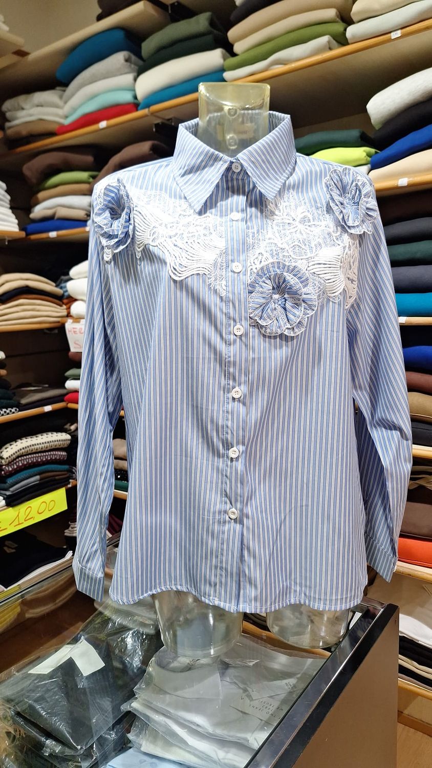 CAMICIONE IN COTONE - RICAMI E DETTAGLI FLOREALI