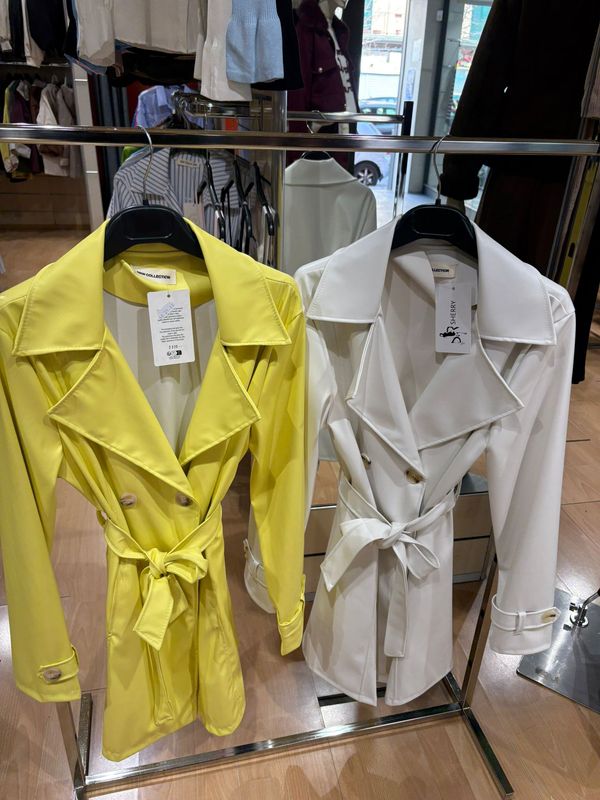 TRENCH IN ECO PELLE LUNGO CON CINTA