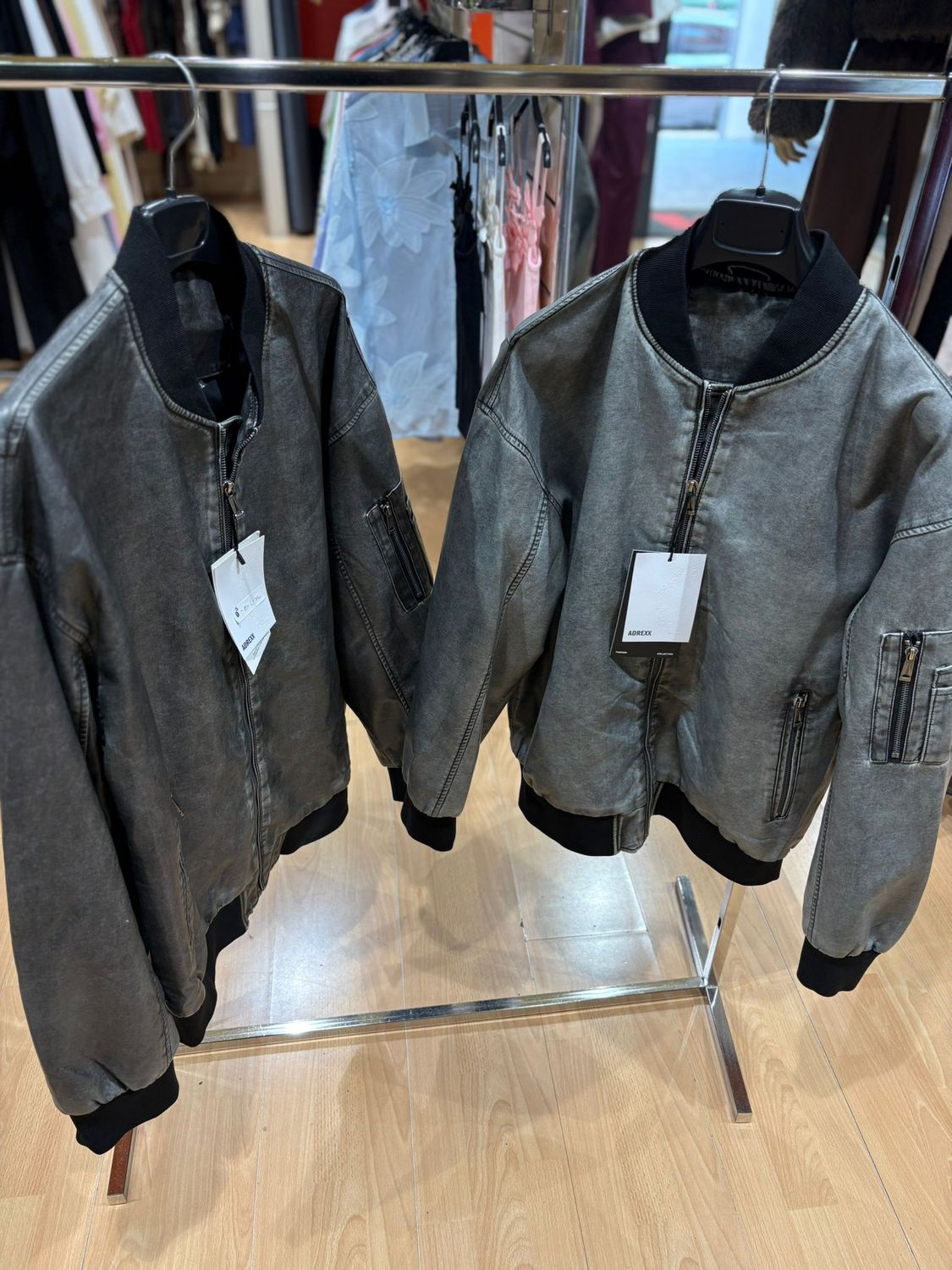 GIUBBOTTO UOMO IN ECOPELLE CON DETTAGLI