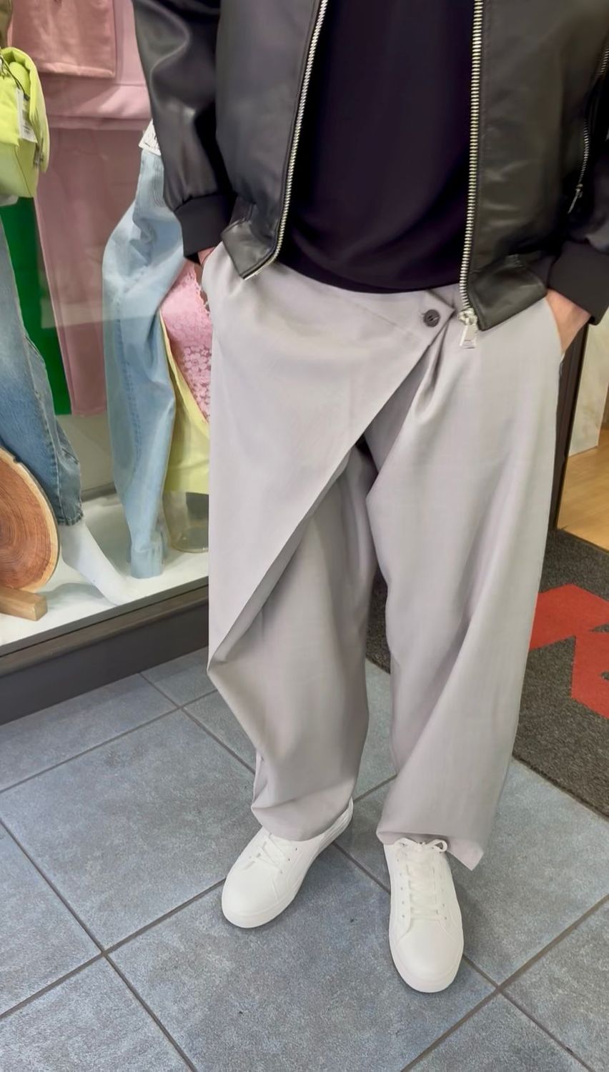 PANTALONE BAGGY CON DOPPIO BOTTONE