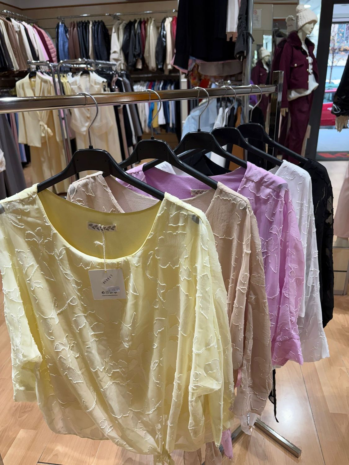 MAGLIA LAVORAZIONE IN RILIEVO