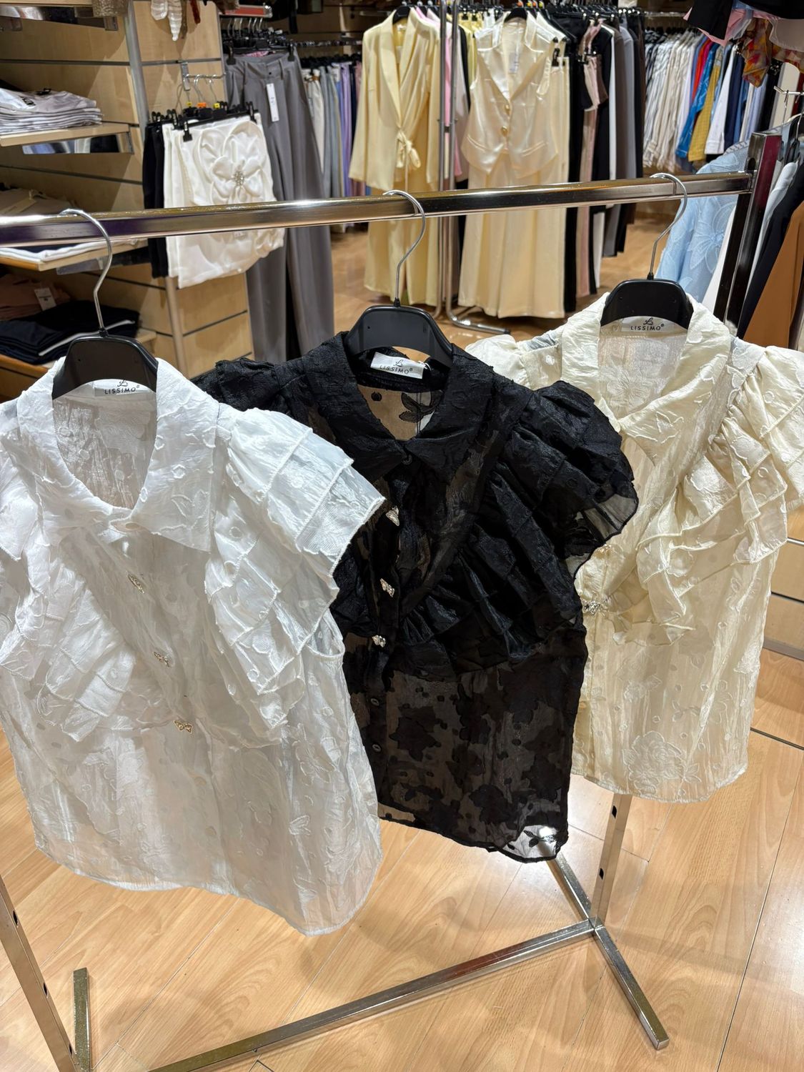 CAMICIA VELATA CON BOTTONI GIOIELLO FARFALLA