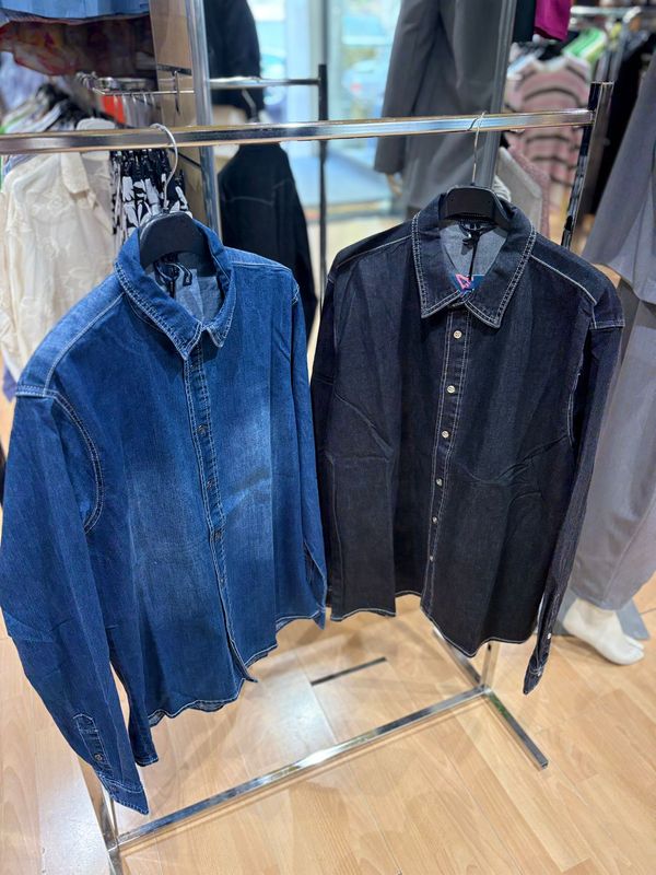 CAMICIA IN JEANS - CASUAL E MODERNA