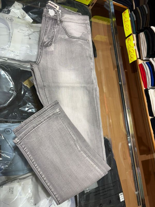 JEANS ELASTICIZZATO GRIGIO