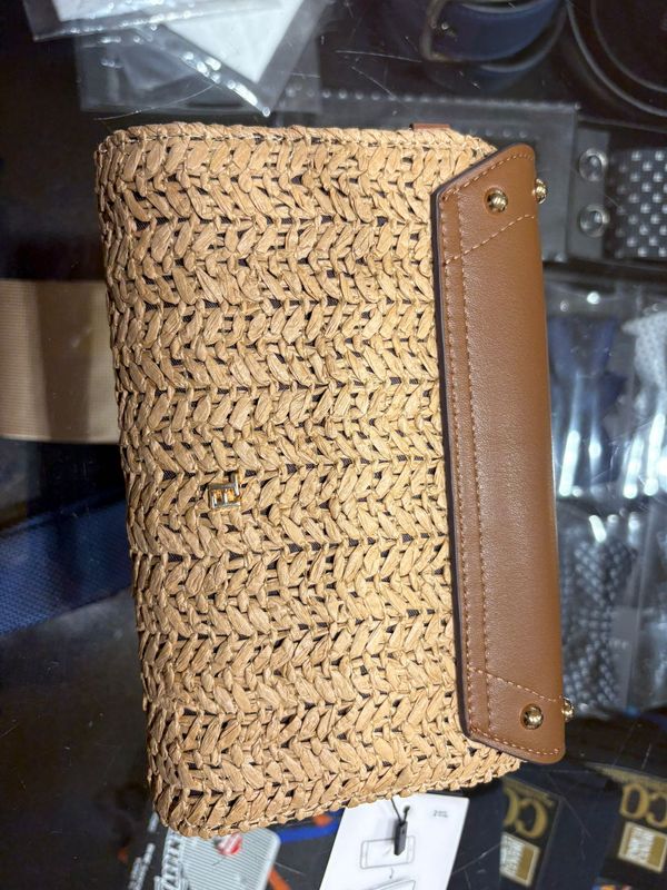 MINI POCHETTE MULTISCOMPARTO CON CATENA DORATA