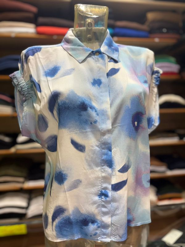 CAMICIA MEZZA MANICA FANTASIA CON DETTAGLI ELASTICIZZATI