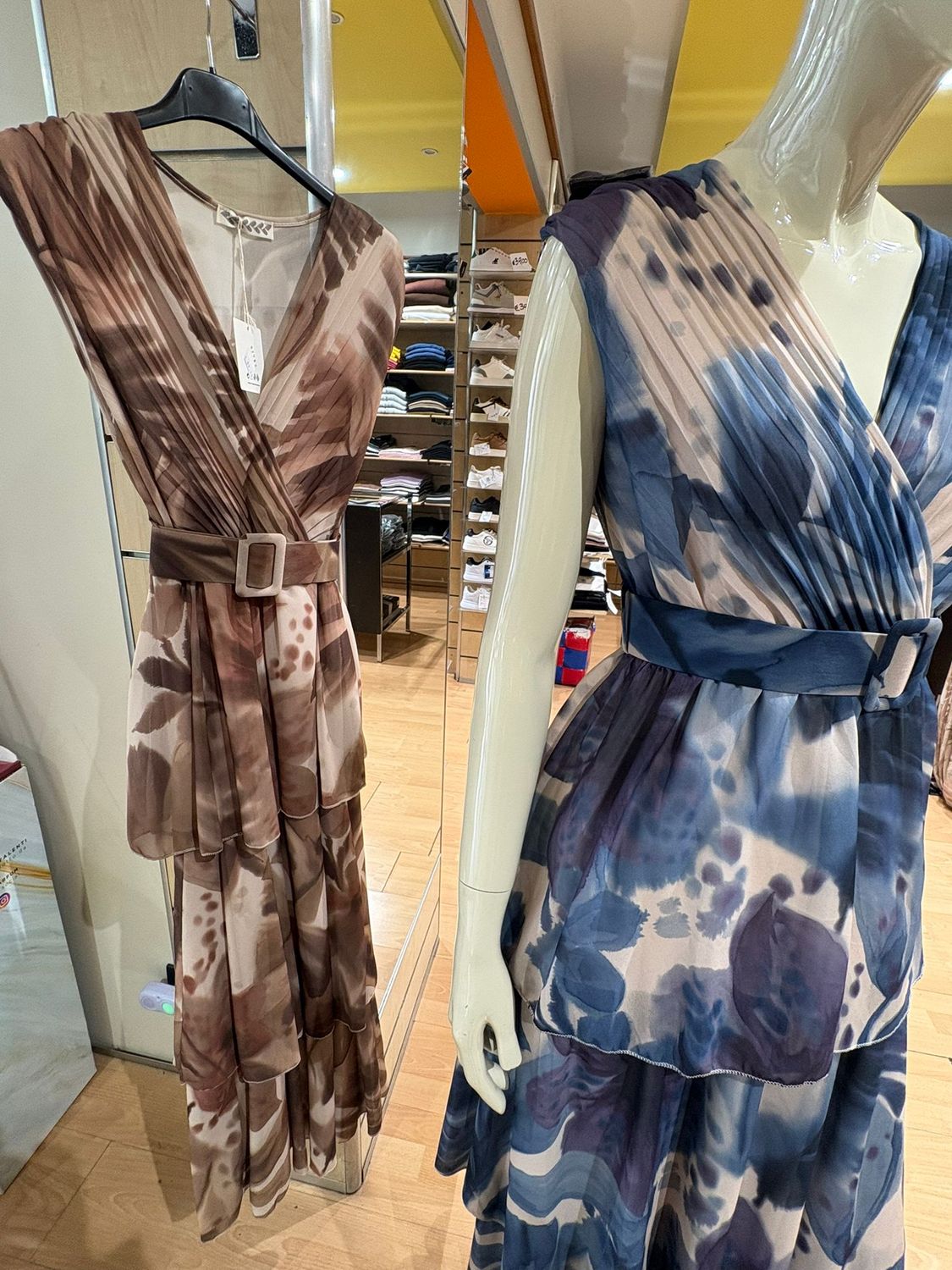 ABITO IN VOILE CON CORPETTO PLISSETTATO E BALZE CON CINTURA COORDINATA