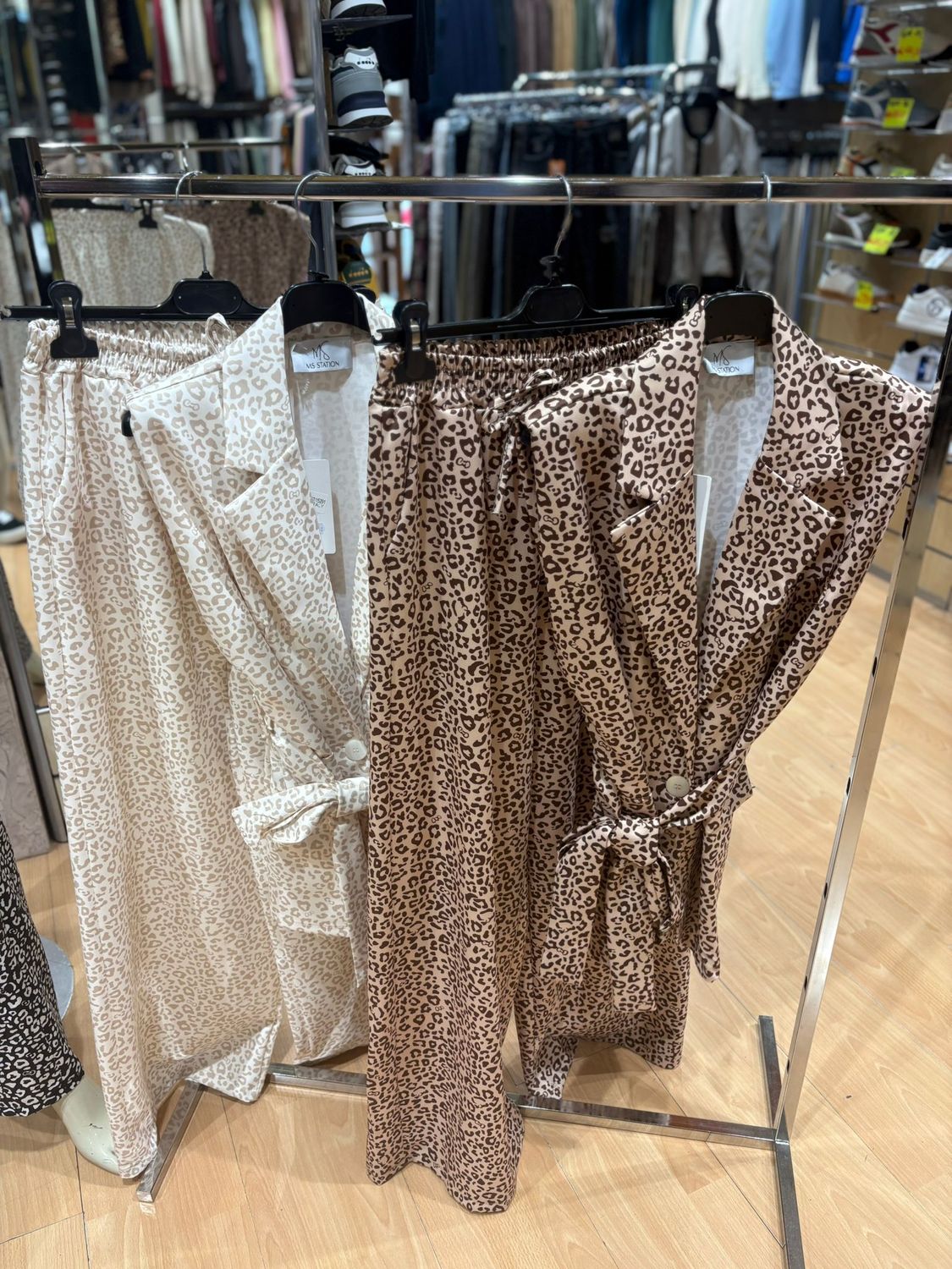 COMPLETO SMANICATO EFFETTO LEOPARDATO CON PANTALONE PALAZZO