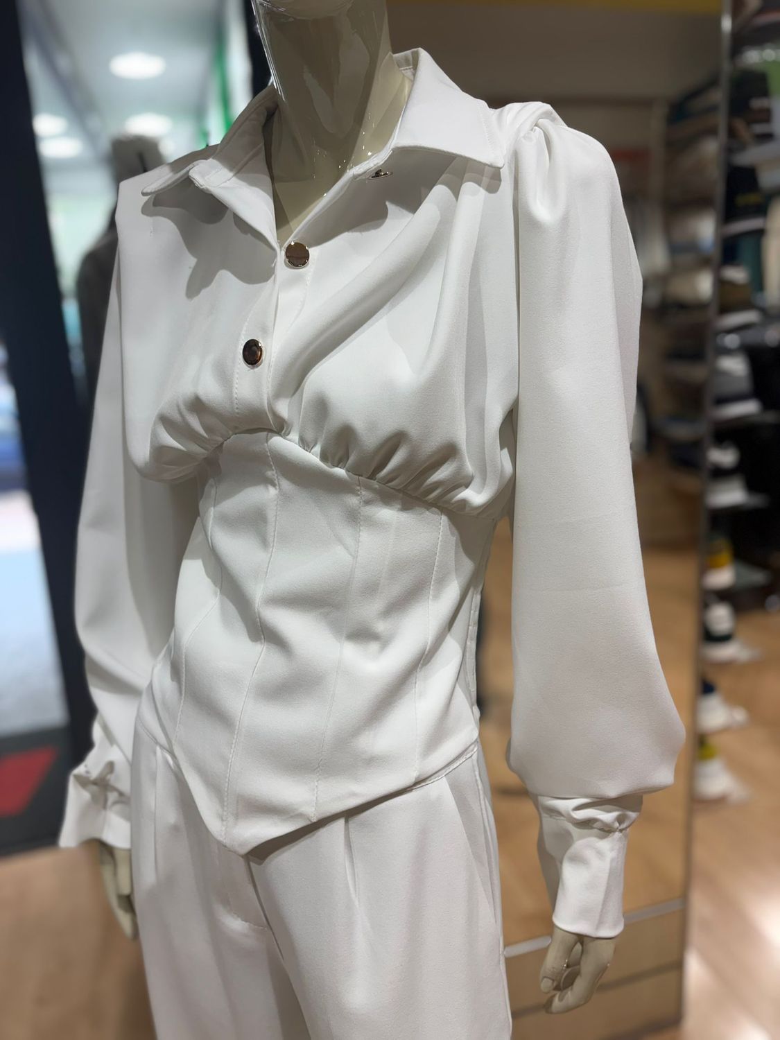 COMPLETO BUSTINO PANNA CON PANTALONE PALAZZO E BOTTONI DORATI