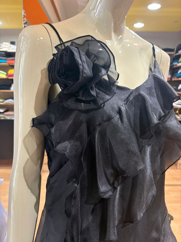 ABITO IN VOILE CON ROUCHES E FIORE APPLICATO