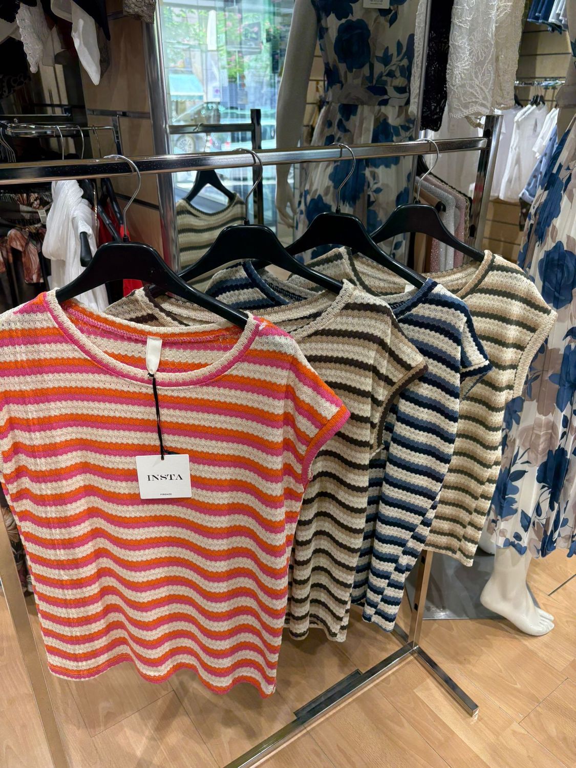 MAGLIA A GIRO CON FANTASIA RIGATA