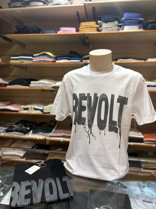T-SHIRT UOMO OVERSIZE SCRITTA “REVOLT”