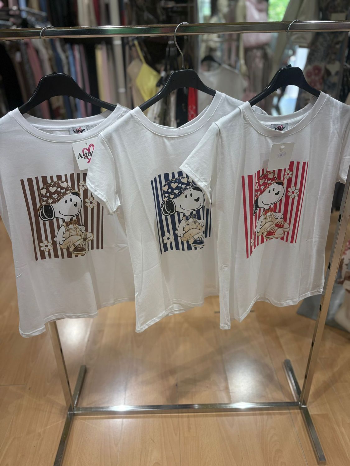 T-SHIRT IN COTONE CON STAMPA SNOOPY E FIORI