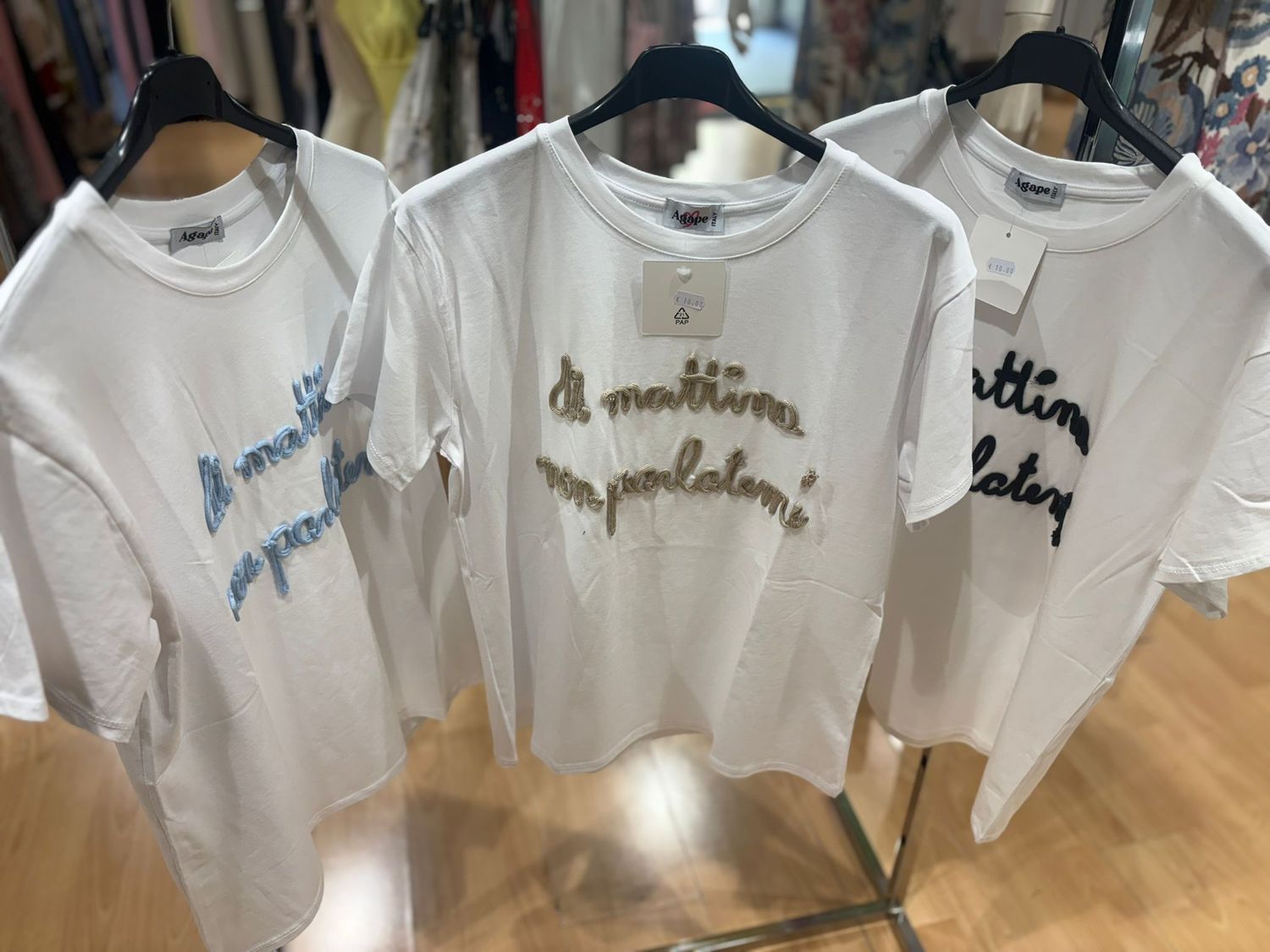 T-SHIRT CON FRASE " LA MATTINA NON PARLATEMI "
