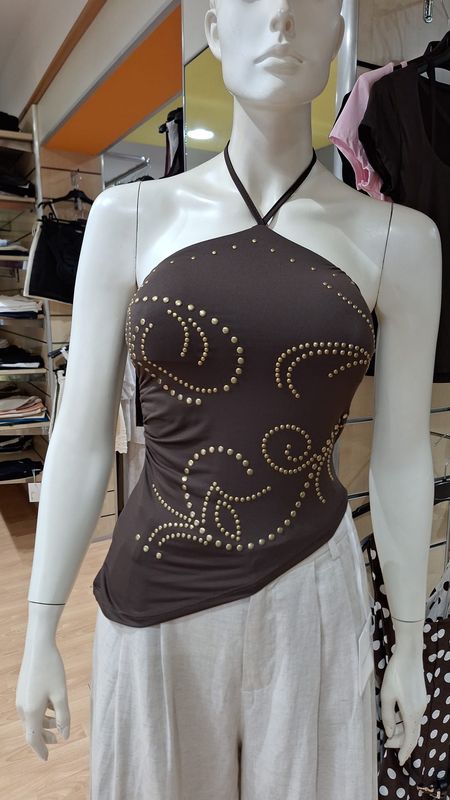 TOP ELASTICIZZATO CON DETTAGLI IN RILIEVO
