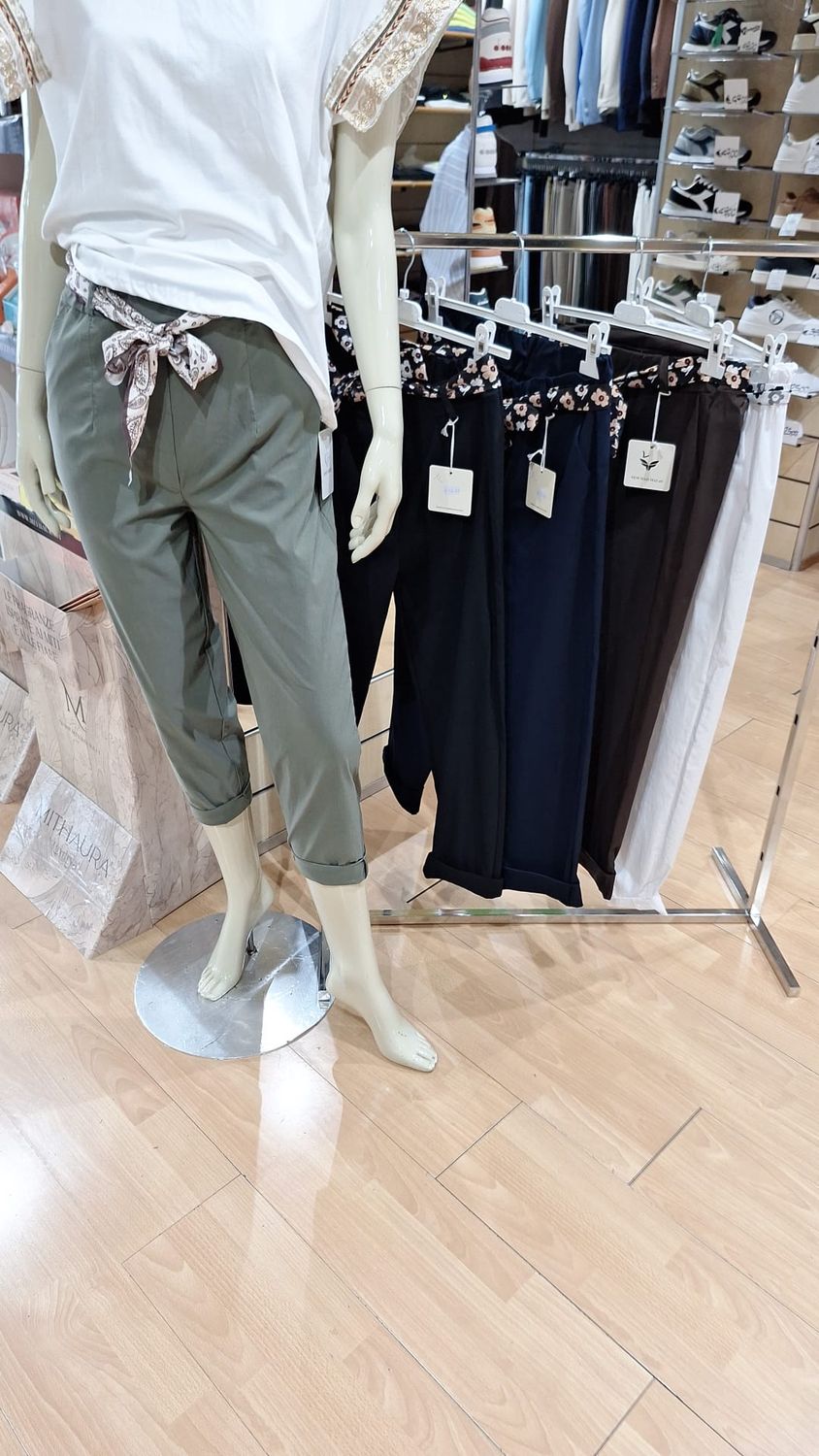 PANTALONE ELASTICIZZATO CON CINTURA FANTASIA