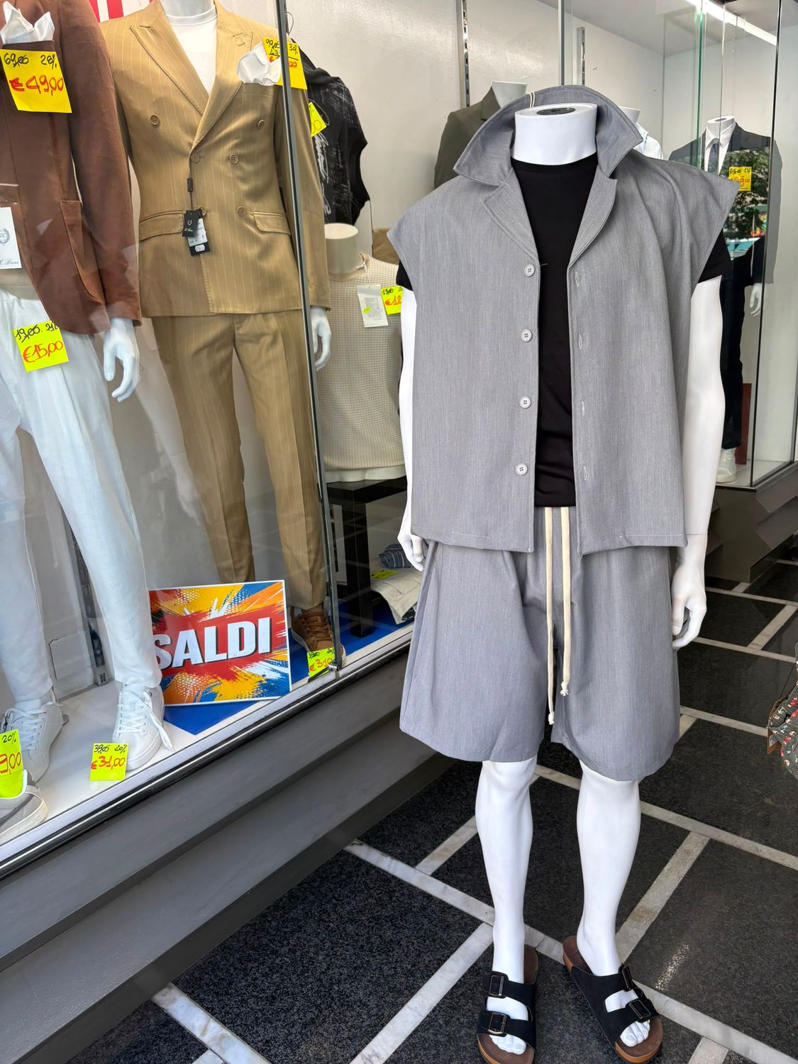 COORDINATO UOMO OVERSIZE CON CAMICIA SMANICATA E BERMUDA BAGGY