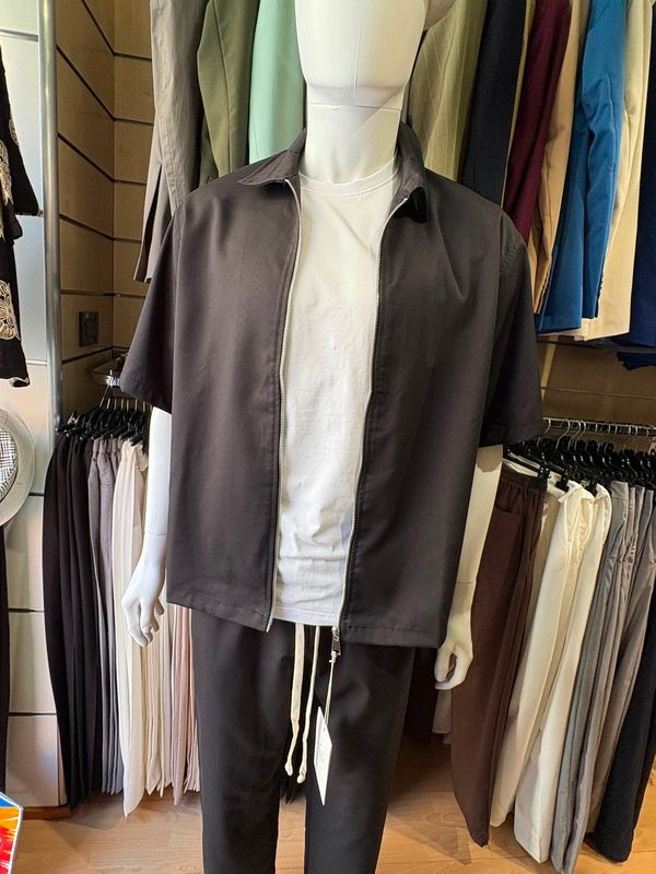 COORDINATO UOMO CON CAMICIA OVERSIZE E PANTALONE JOGGER SARTORIALE