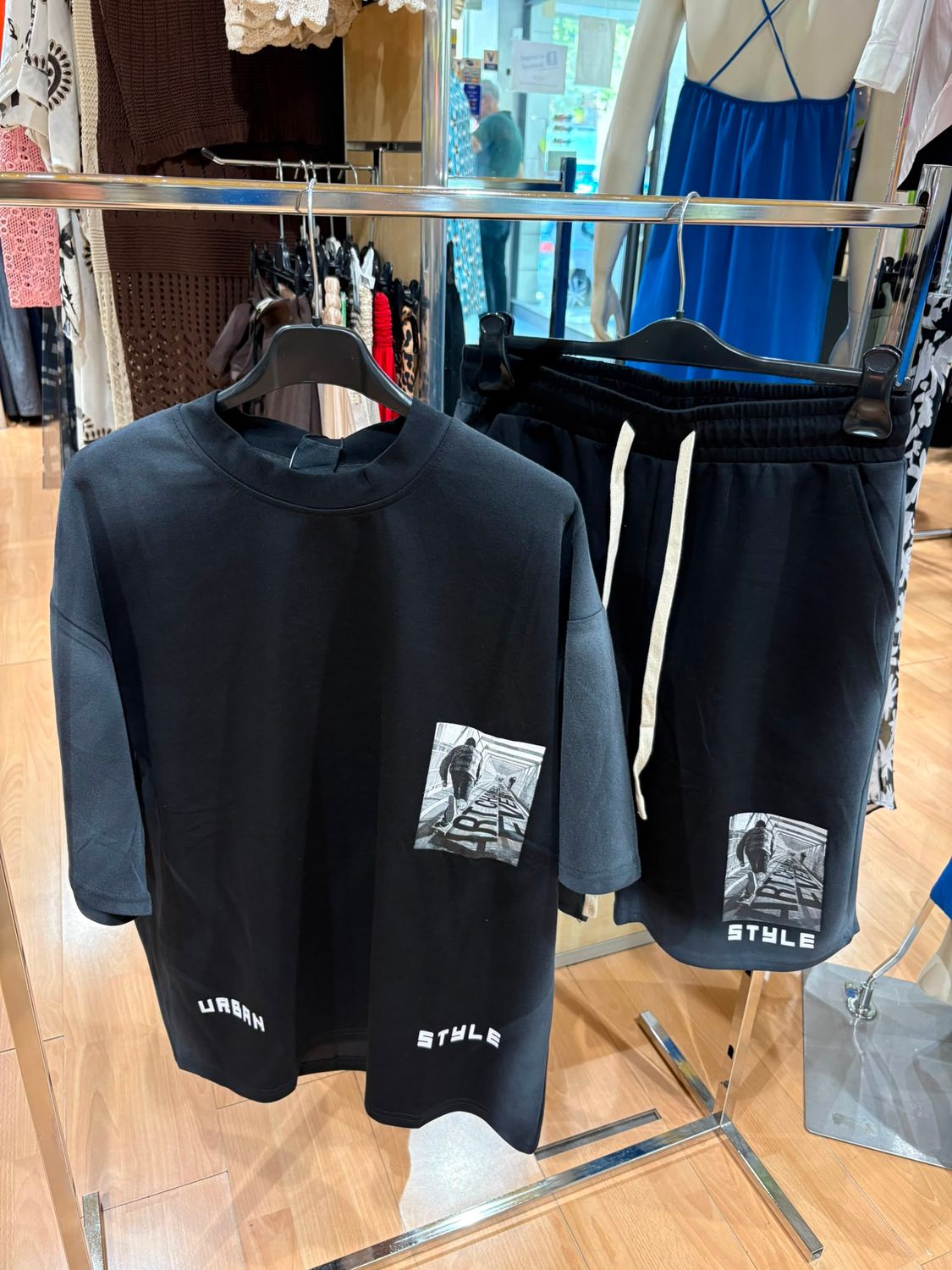 COMPLETO UOMO T-SHIRT E BERMUDA CON STAMPA