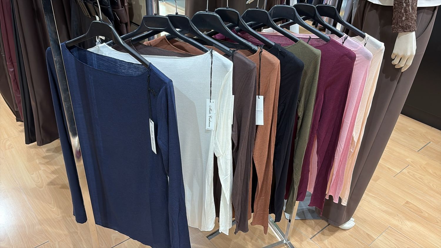 MAGLIA RASATA A TINTA UNITA