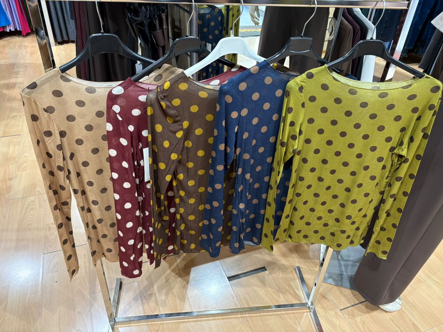 MAGLIA RASATA A POIS
