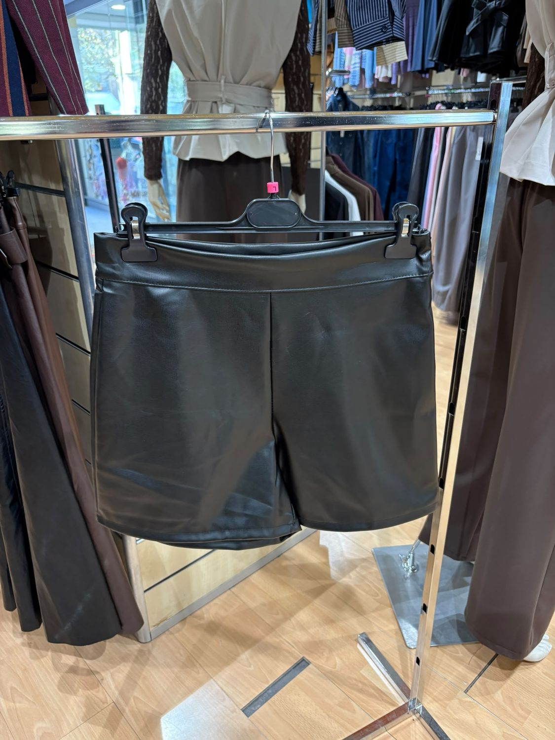 PANTALONCINO IN ECOPELLE