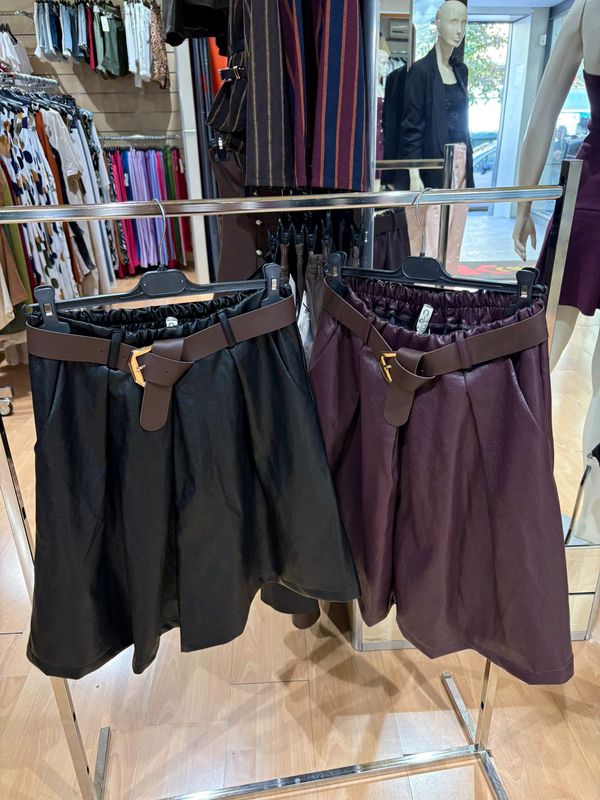 BERMUDONE IN ECOPELLE CON CINTURA