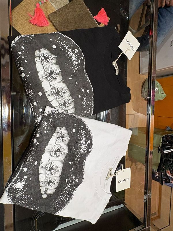 T-SHIRT A MANICA LUNGA CON STAMPA LABBRA JEWELRY