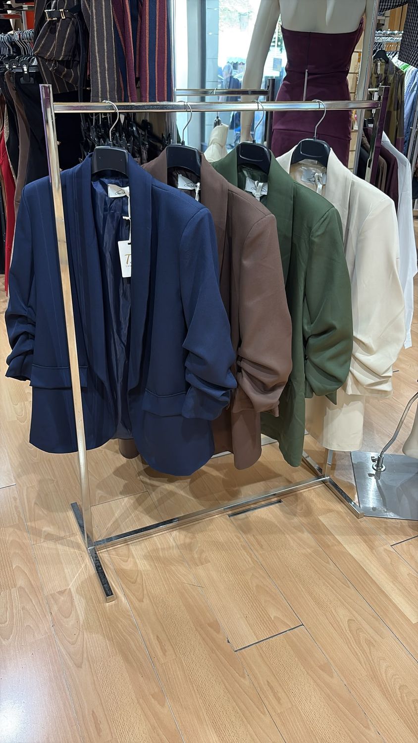 BLAZER MODELLO OVERSIZE CON DETTAGLIO MANICA ARRICCIATA
