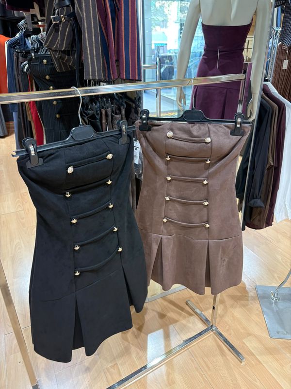 VESTITO IN DAINETTO CON DETTAGLIO BOTTONI
