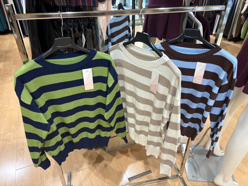 MAGLIA A RIGHE GRANDI A GIROCOLLO