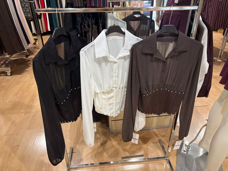 CAMICIA VELATA CON CORSETTO E DETTAGLIO BORCHIE