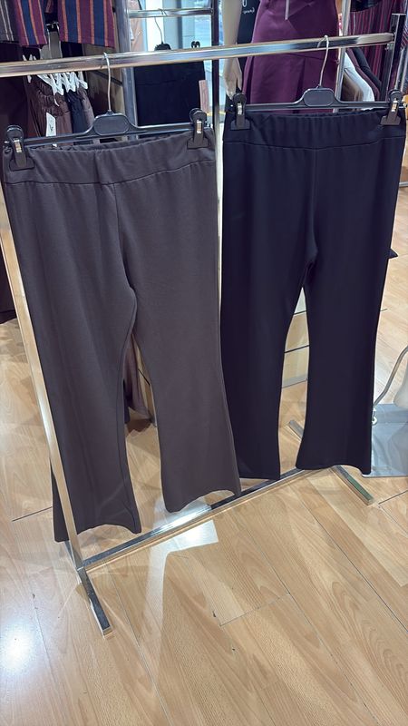 PANTALONE ELASTICIZZATO A ZAMPA