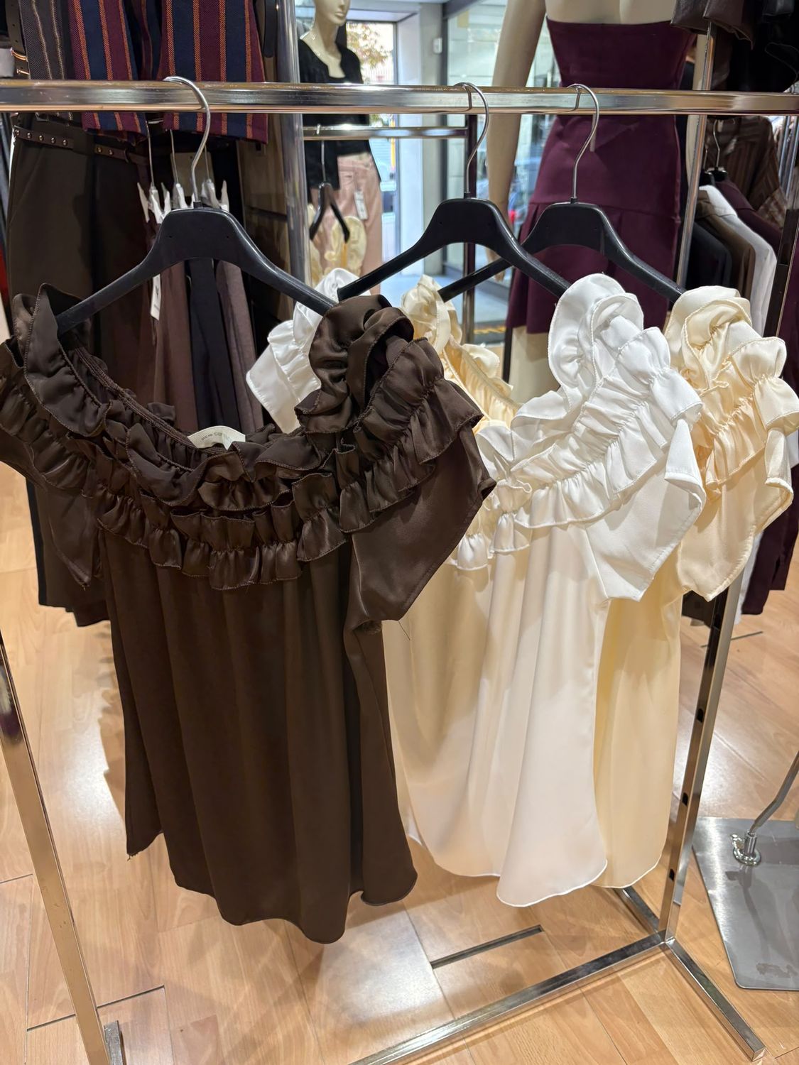 MAGLIA CON ROUCHES