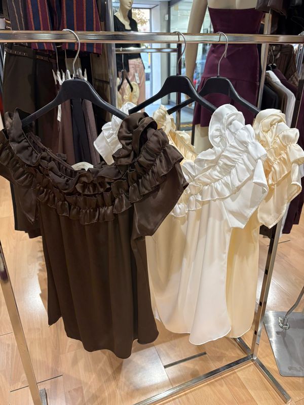 MAGLIA CON ROUCHES