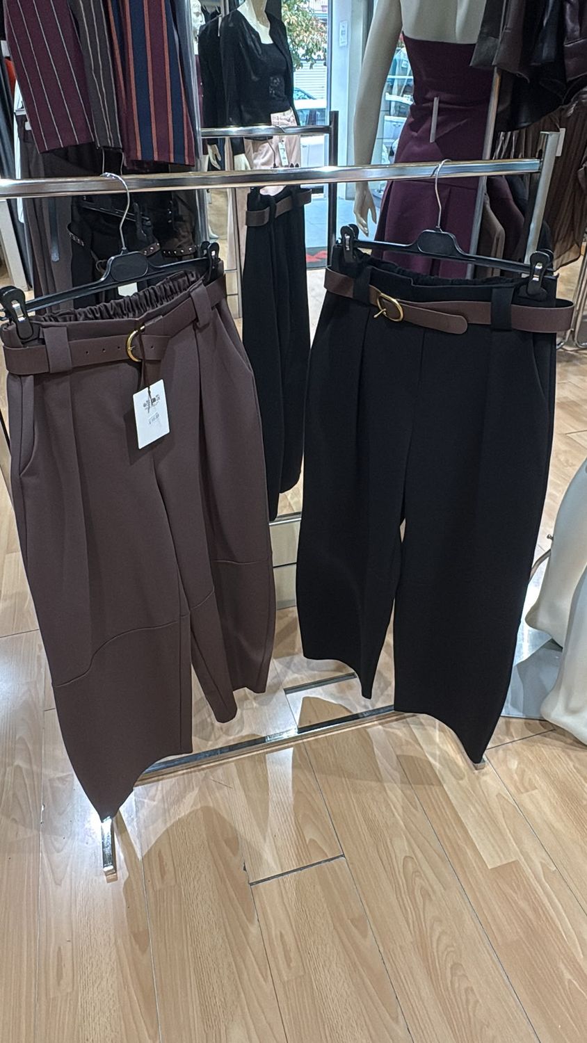 PANTALONE BAGGY A GAMBA LARGA CON CINTURA