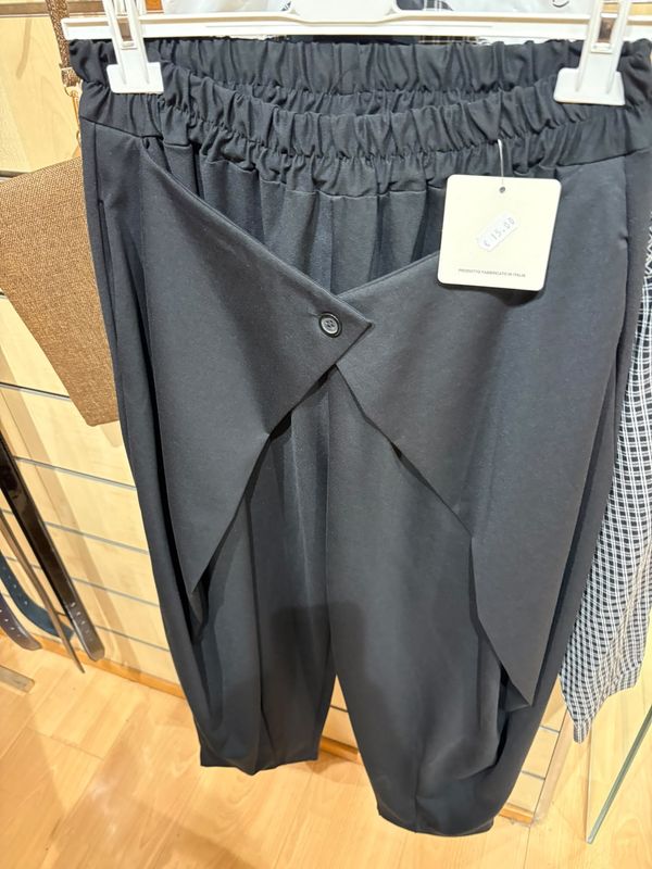 PANTALONE MORBIDO CON DETTAGLIO INCROCIATO