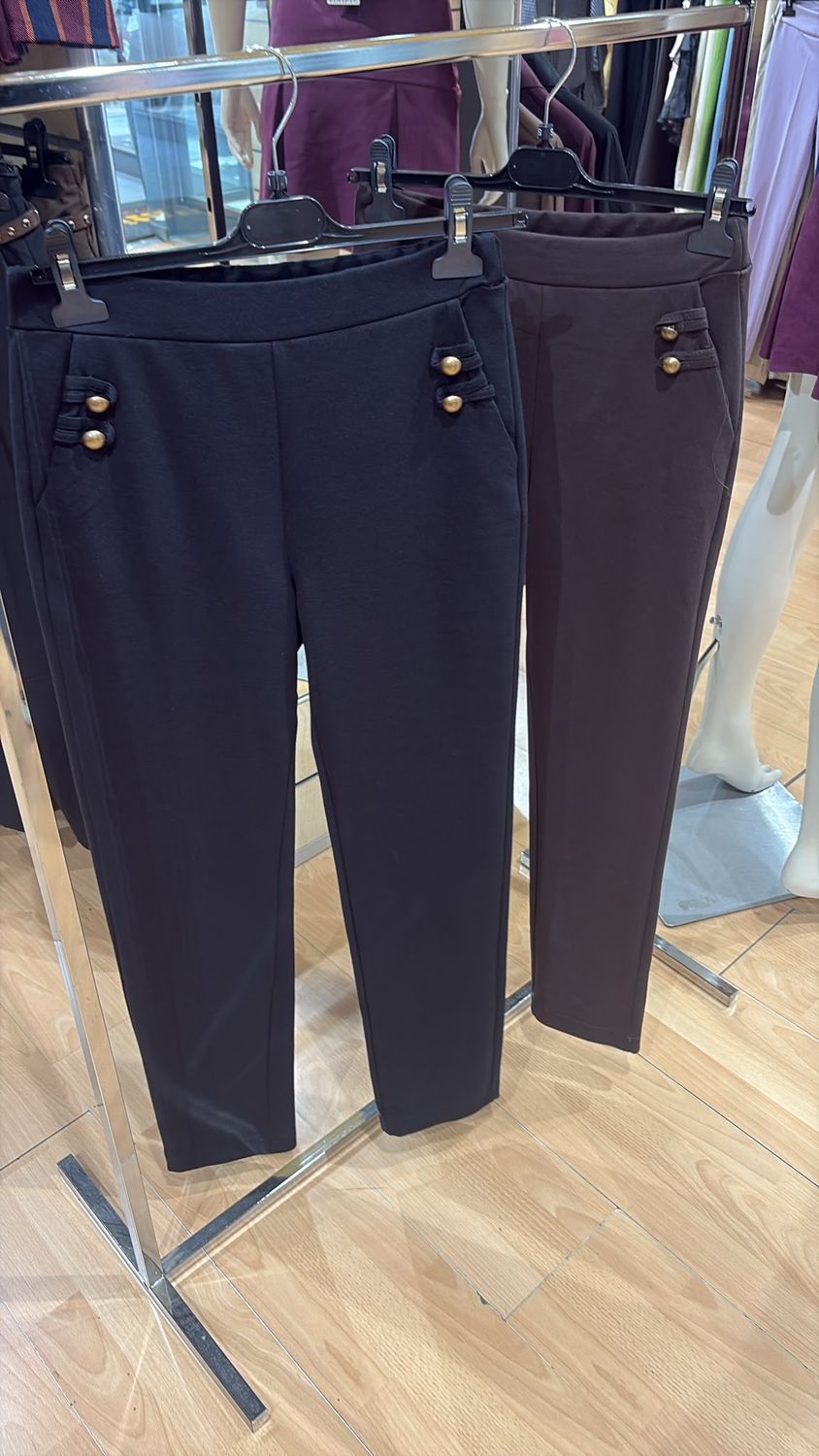PANTALONE A SIGARETTA ELASTICIZZATO CON BOTTONI