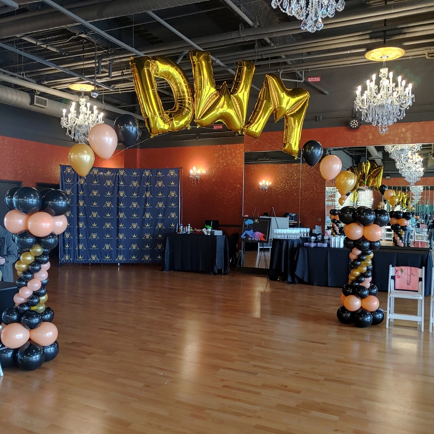 Balloon Arch - String of Pearls w/Columns &amp; Balloon Letters/Numbers