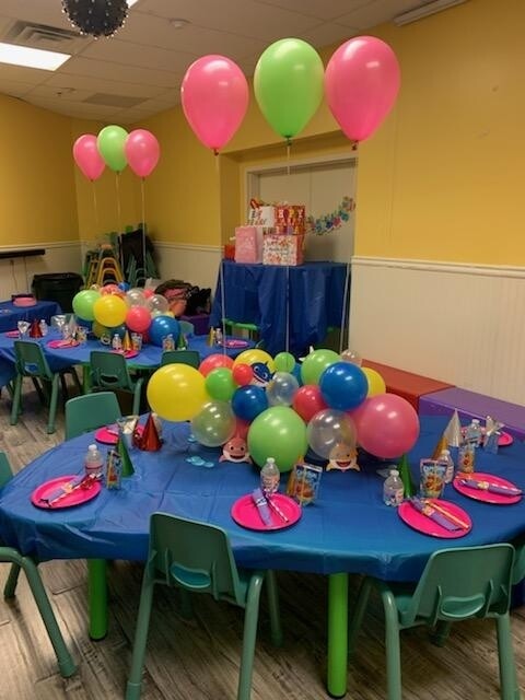 Balloon Centerpiece - Organic Garland