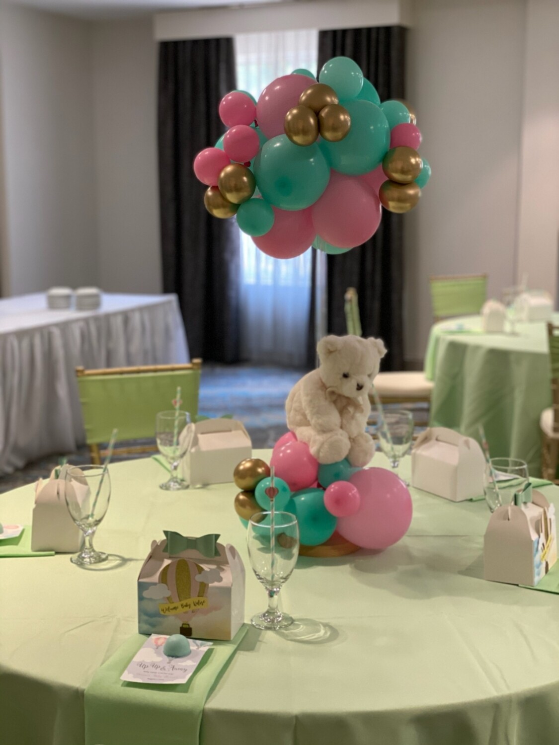 Balloon Centerpiece - Organic Topiary