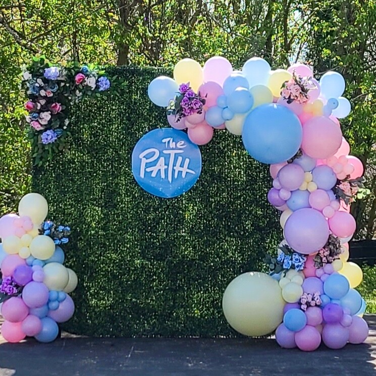 Boxwood Backdrop RENTAL w/Balloon Garland - Designer