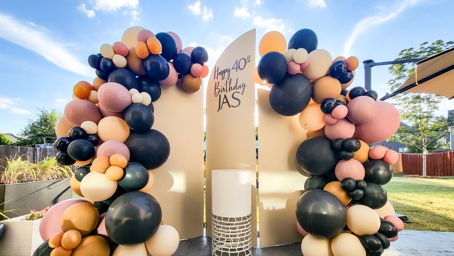 1 Piece 3 Panel Arched Backdrop RENTAL w/Balloon Garland - Full