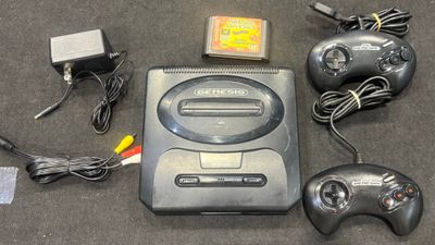 Sega Genesis Model 2 MK-1631 Console Bundle 2 Controllers Arcade Classics Cleaned 8463
